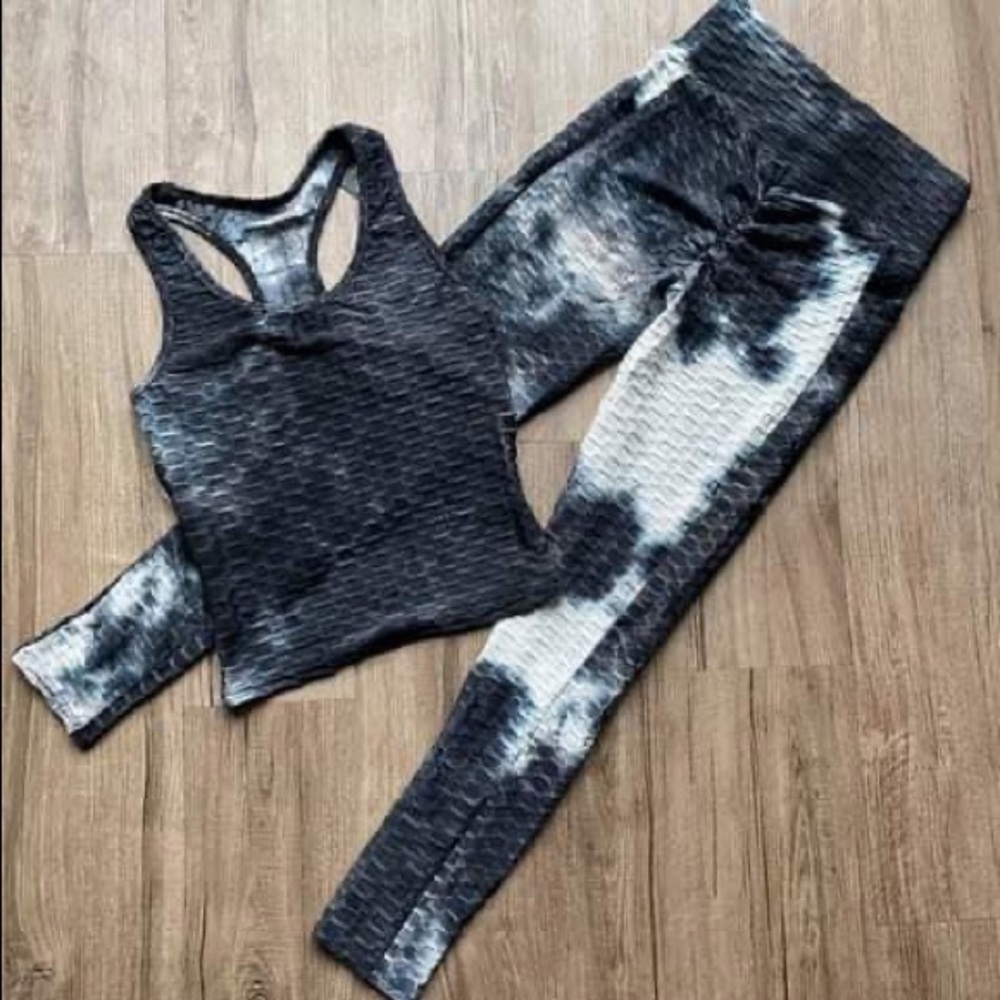S/M “Tik Tok” 2pc leggings and tank set